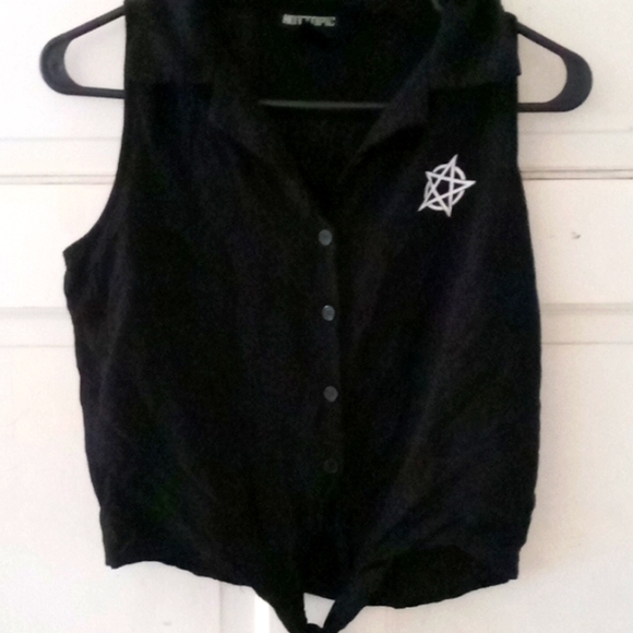 Free With Bundle Hot topic pentagon top - Picture 6 of 6